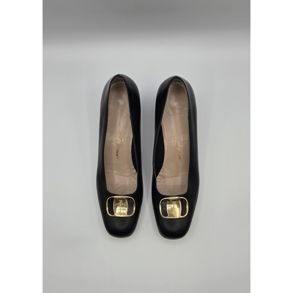 Salvatore Ferragamo Gancini Women's Pumps 8.5 B Black Leather Gold Buckle Italy - Picture 6 of 14